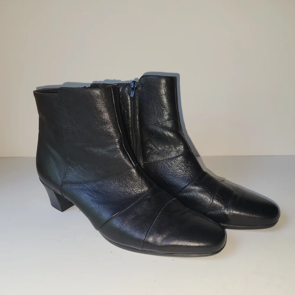 Munro Sleek Black Leather Ankle Booties